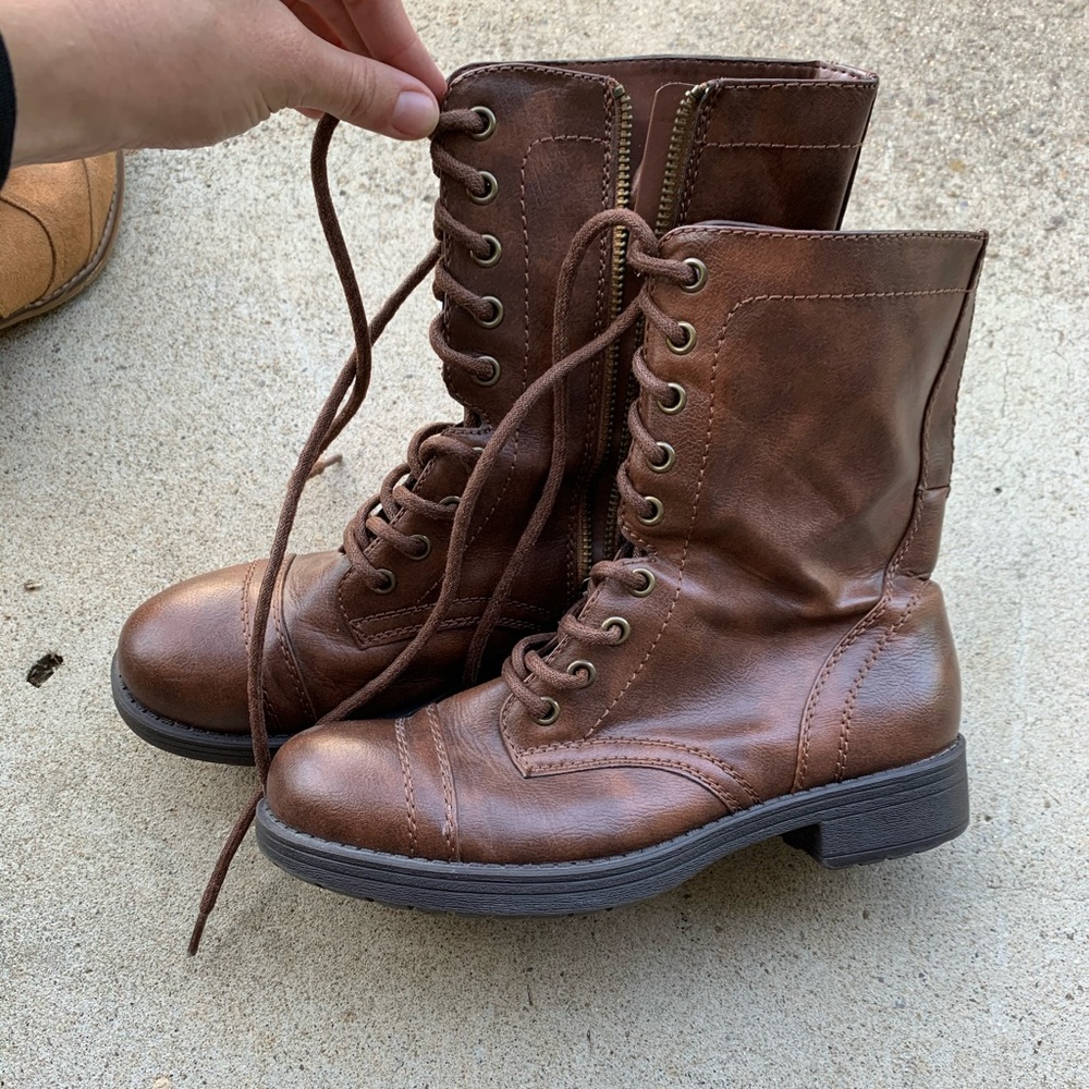 Combat boots